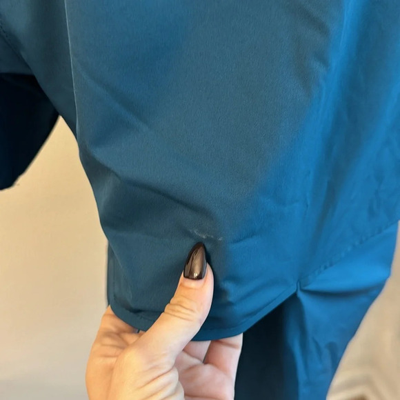 Carhartt FORCE ESSENTIALS V-NECK SHIRTTAIL SCRUB TOP - Picture 5 of 9